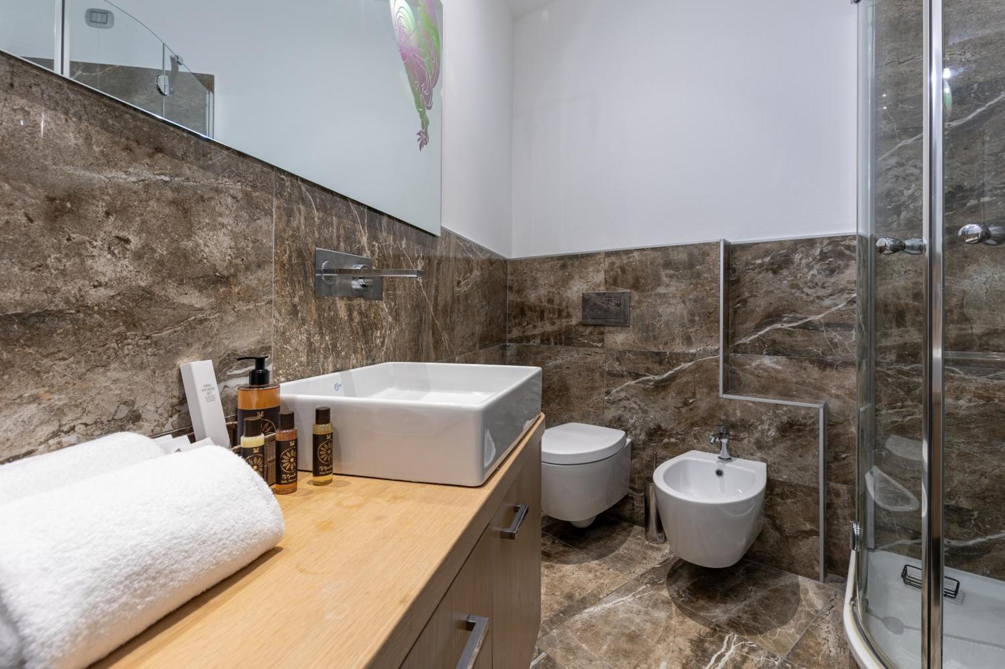 La Corte - Seta Apartment เบลลาโจ ภายนอก รูปภาพ
