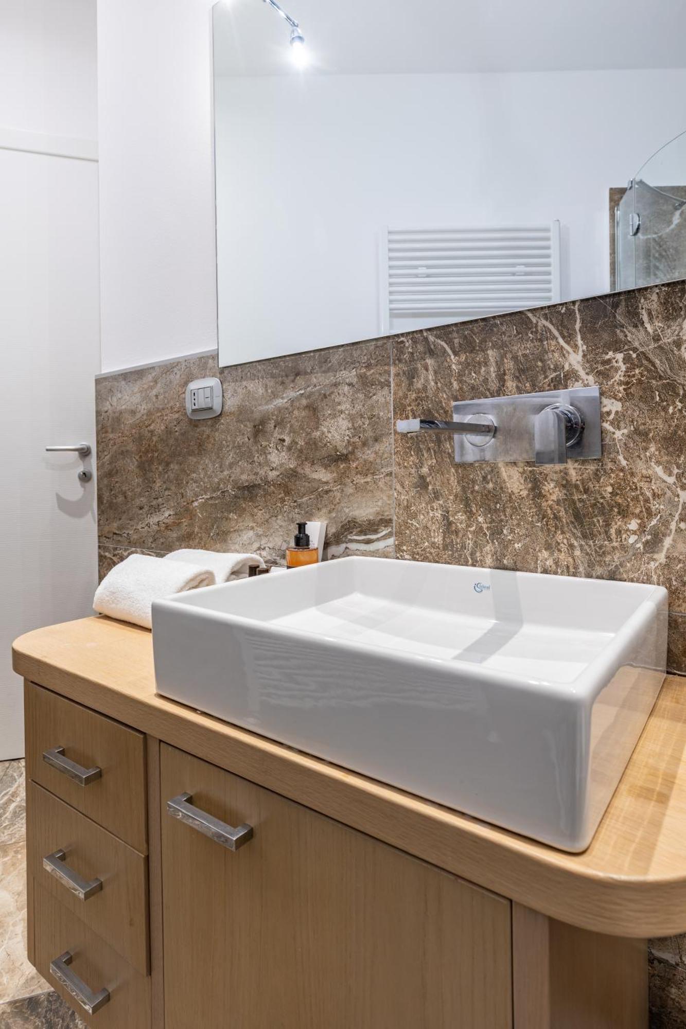 La Corte - Seta Apartment เบลลาโจ ภายนอก รูปภาพ